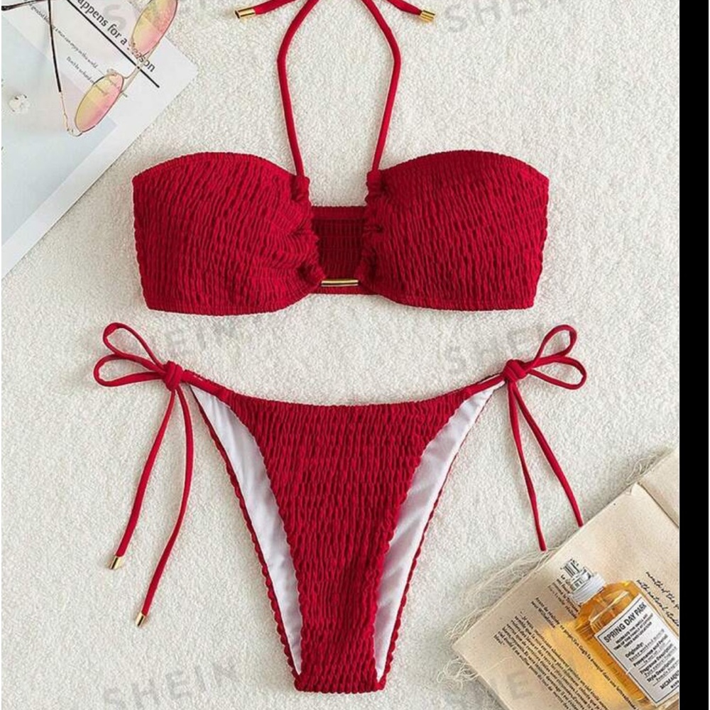 *NEW*👙
Solid Smocked Bikini Sets Halter
Neck Tie Side High Cut bathing suit